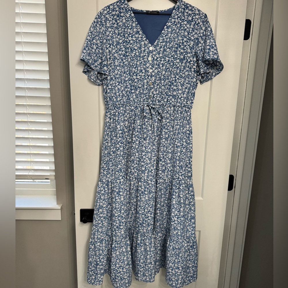 Woman’s Floral Blue Dress Size XL